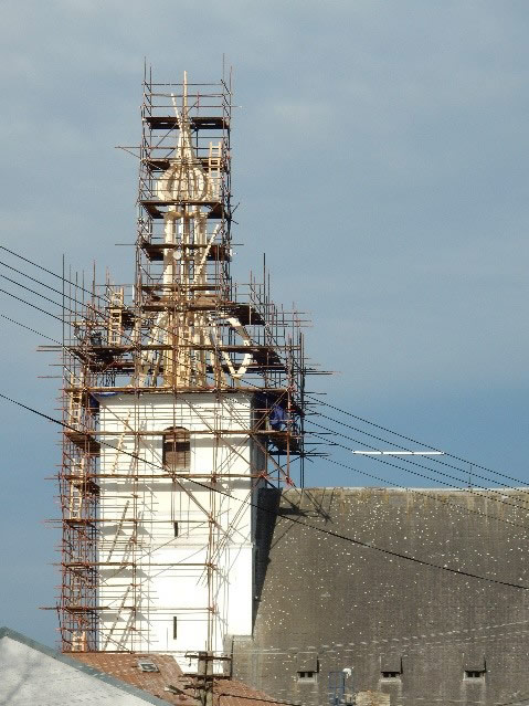 Opravy střechy věže kostela